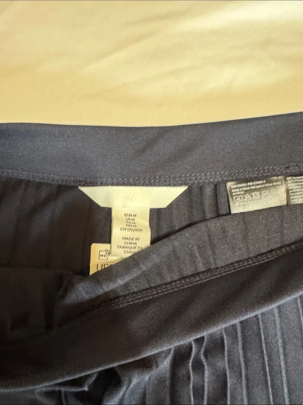 H&M Black Pleated Skirt - Picture 2 of 4